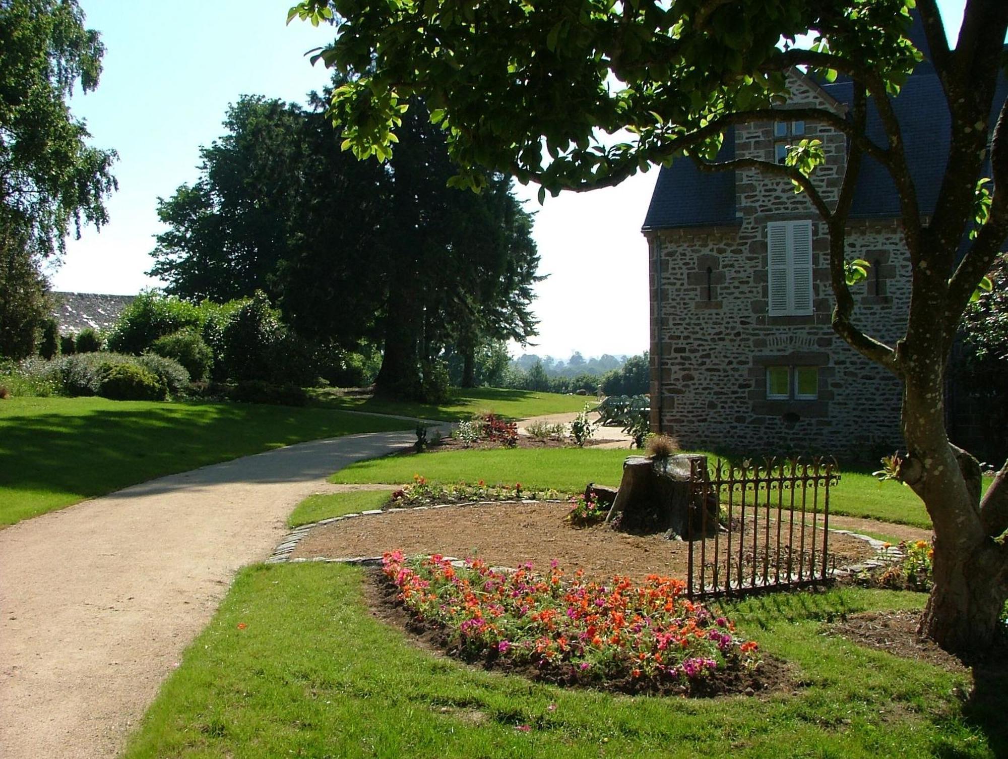 Chateau Du Bourg Saint-Denis-de-Gastines Buitenkant foto