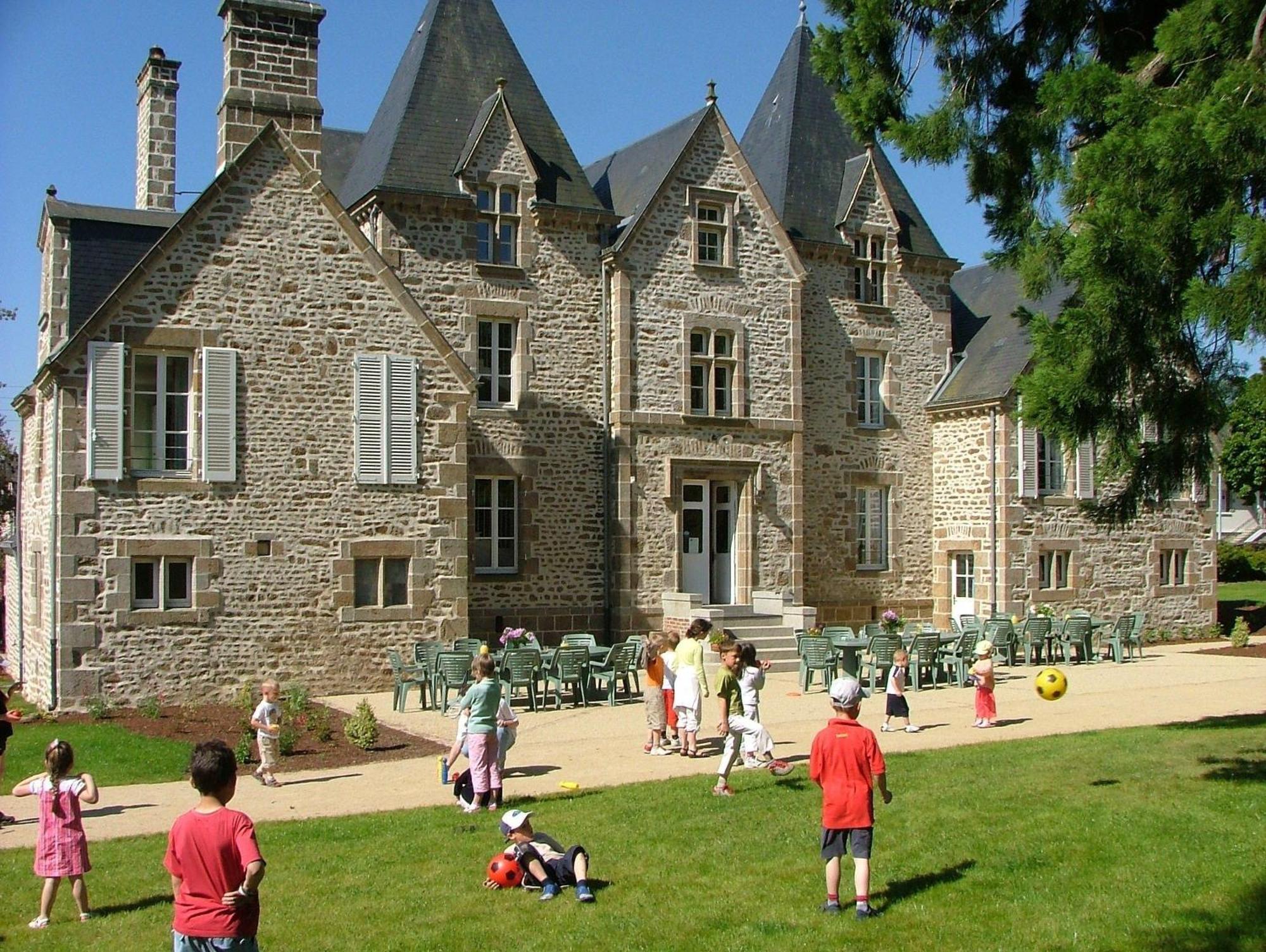 Chateau Du Bourg Saint-Denis-de-Gastines Buitenkant foto